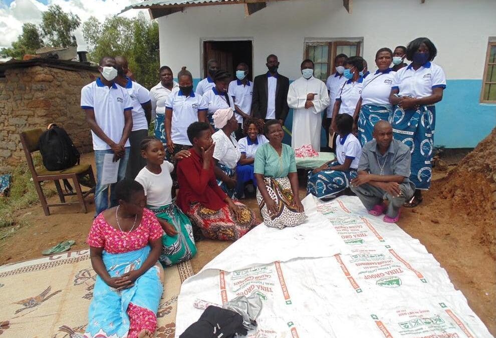 Combatiendo los barrios marginales en Malaui ¡una casa a la vez!
