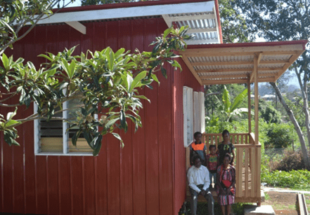 Um primeiro passo para uma habitação estável para refugiados climáticos em Papua Nova Guiné